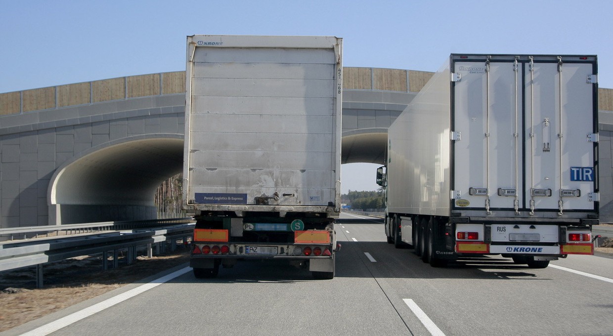 Ciężarówki przestaną się wyprzedzać? Kamery na A2