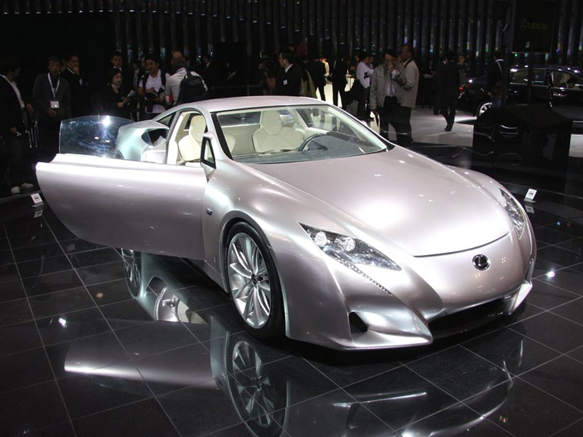 Lexus LFA: zainteresowanie przekroczyło plany produkcyjne