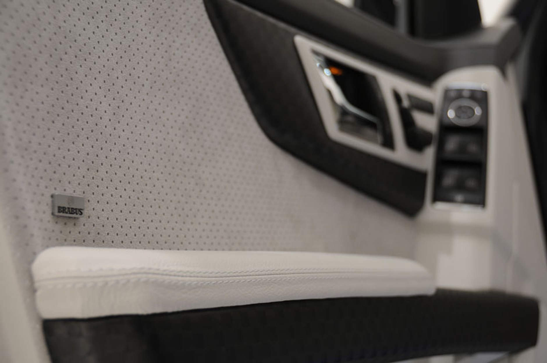 Najszybszy SUV świata to Mercedes GLK Brabus V12