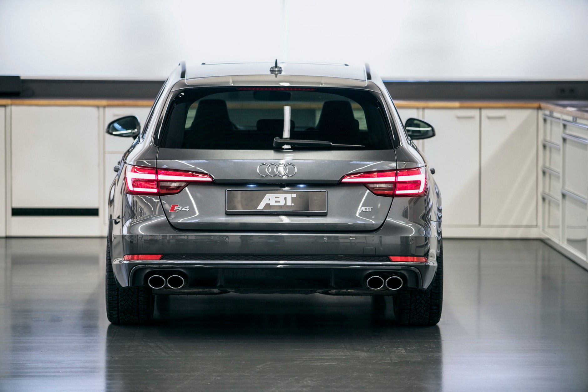 Audi S4 Avant na sterydach od ABT