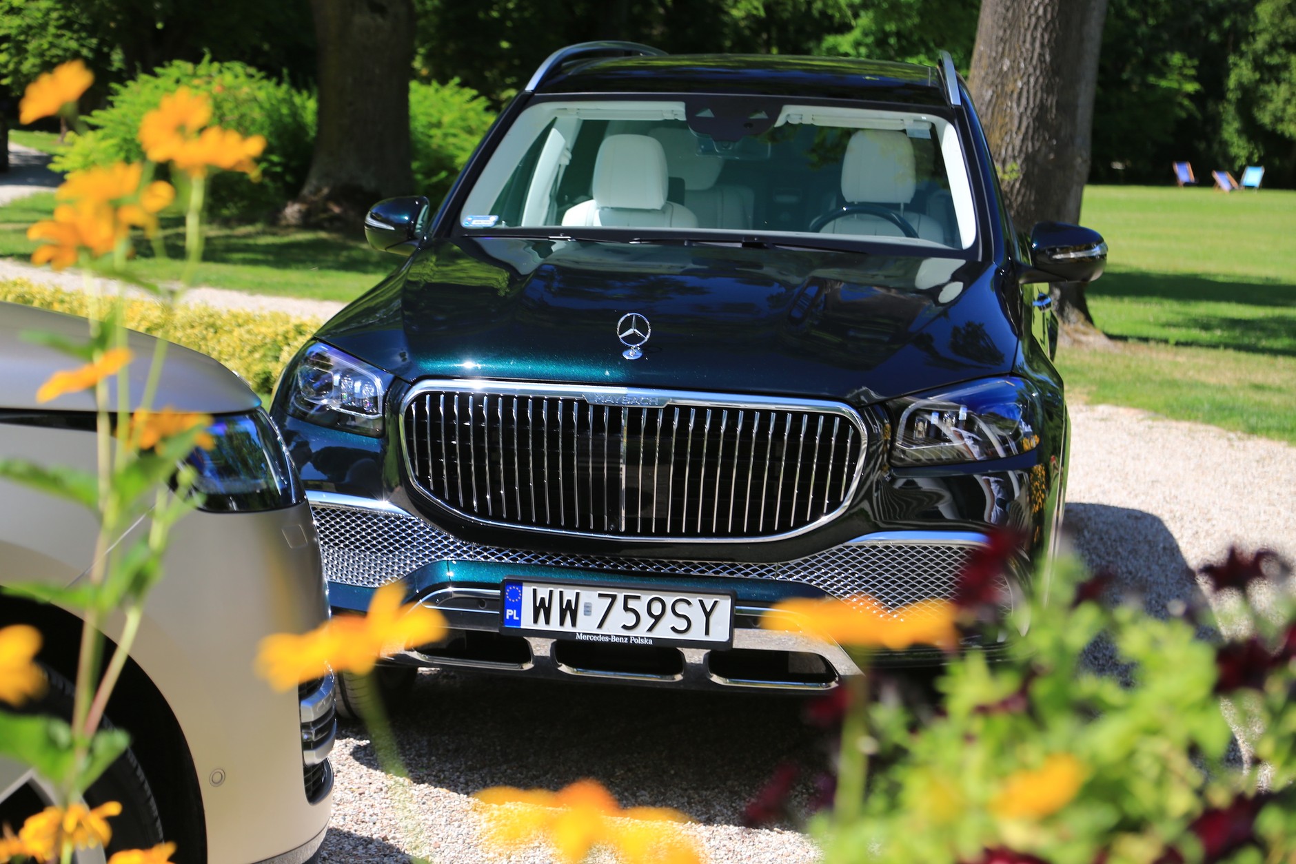 Range Rover LWB P530 First Edition i Mercedes-Maybach GLS 600