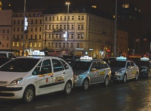 Skontrolowali ponad tysiąc taksówek w Warszawie. Fałszywe prawa jazdy to nie wszystko