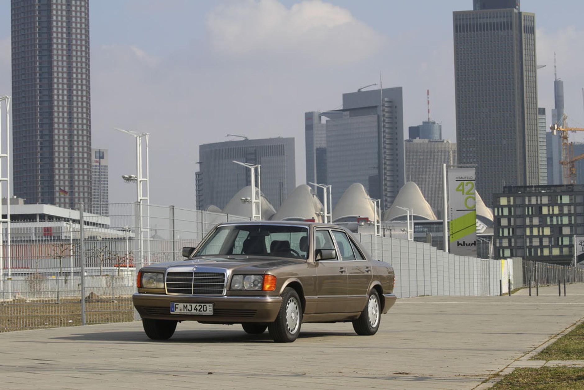 Mercedes W126 - wcale nie musi być "pięćsetka"