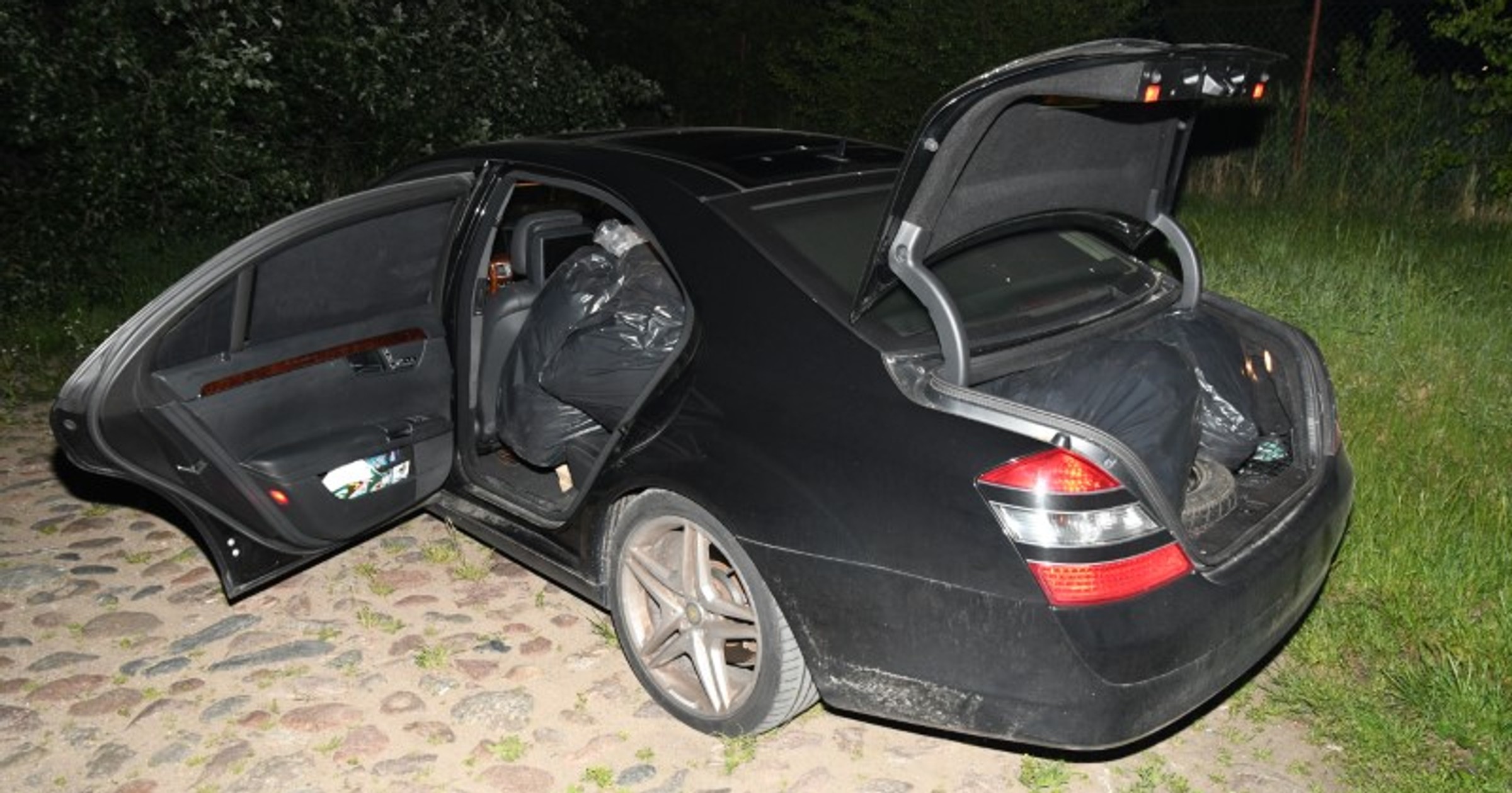 Nielegalny tytoń w Mercedesie