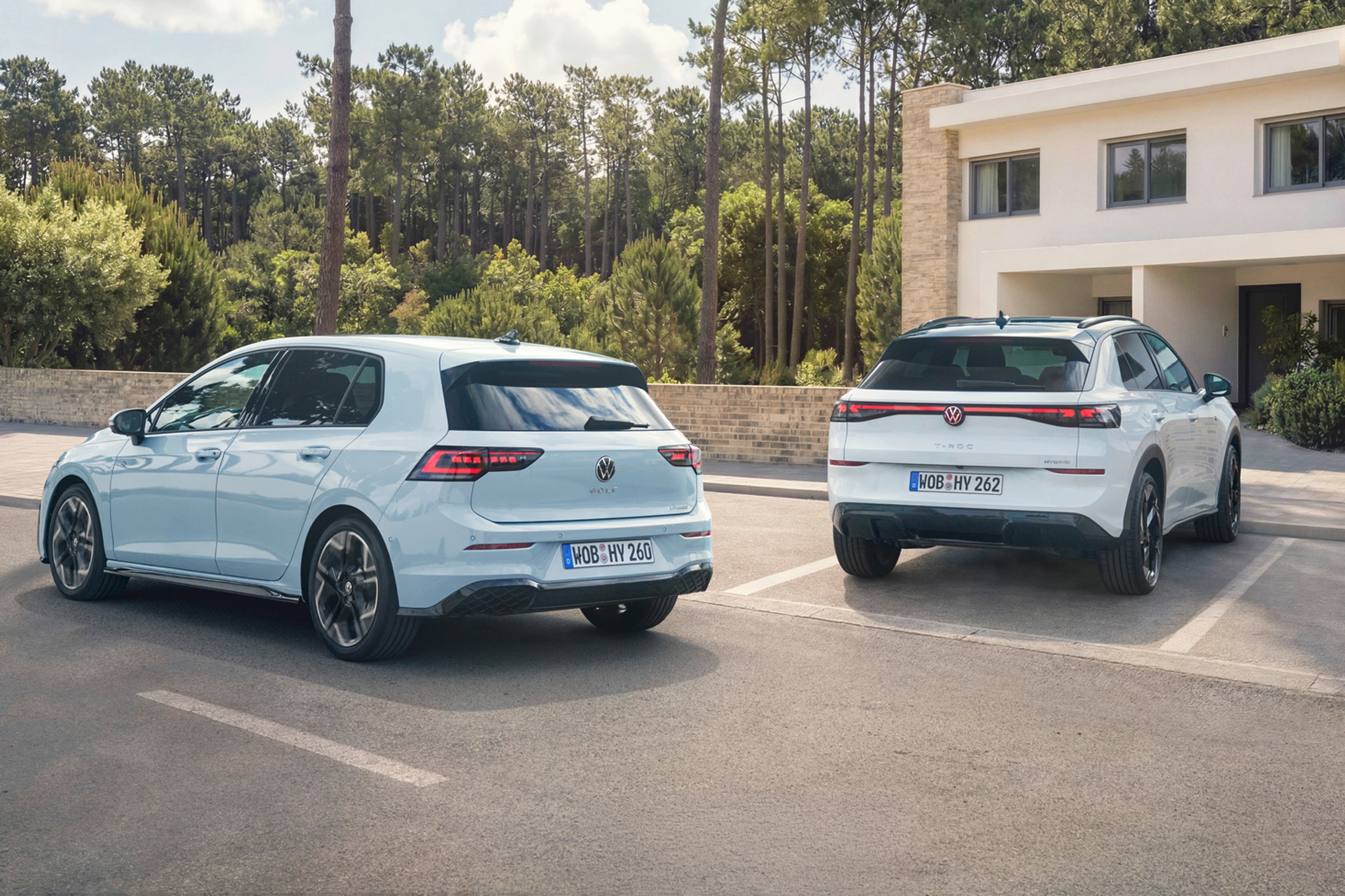 Volkswagen dołącza do Toyoty, Renault i spółki. Nareszcie dorobił się pełnej hybrydy