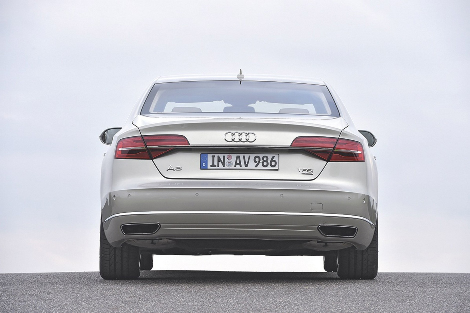 Limuzyna dla szefa wszystkich szefów - nowe BMW 750i kontra Audi A8, Mercedes klasy S i Porsche Panamera