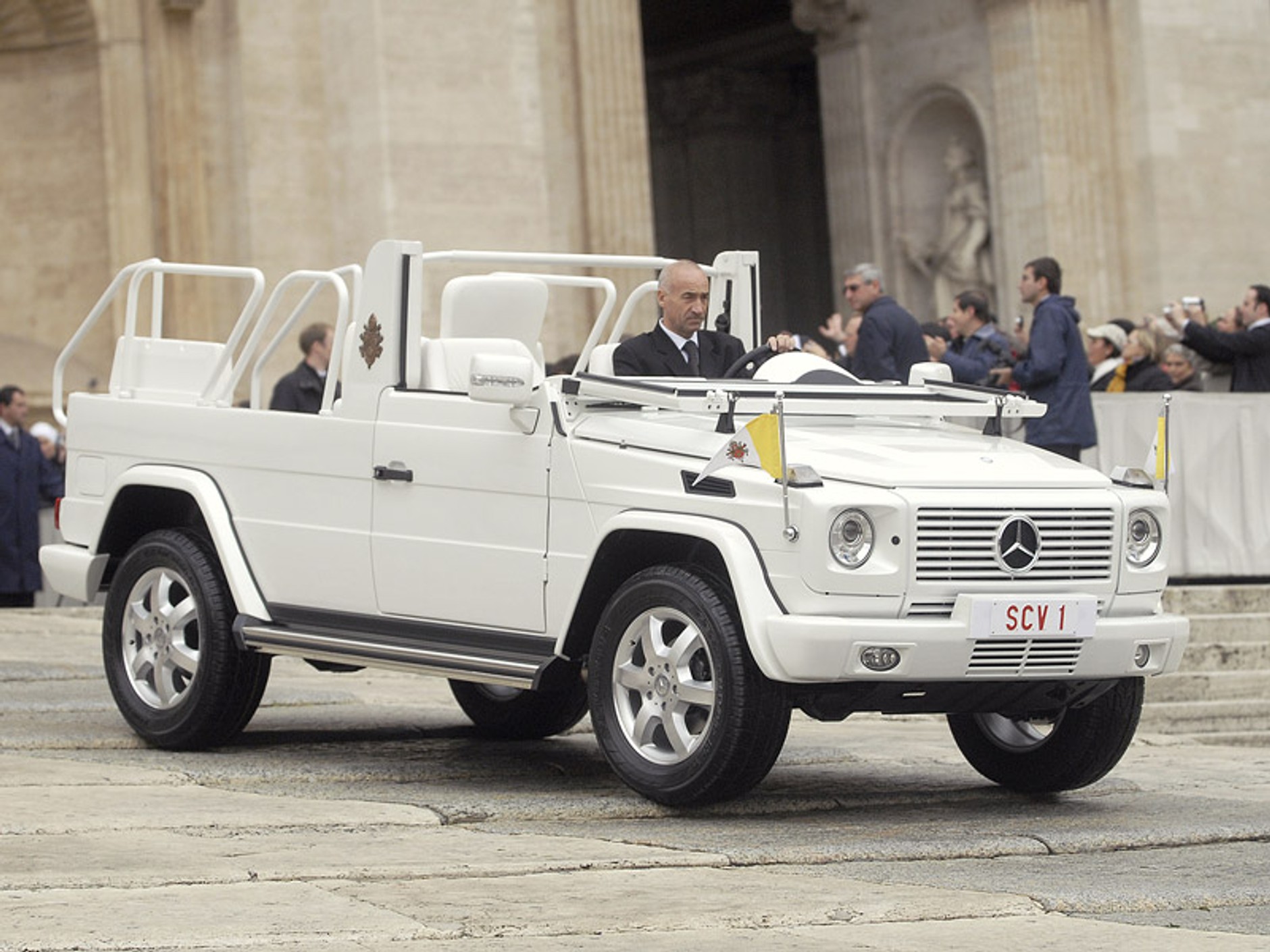 Mercedes-Benz: Papież ma nowy papamobil