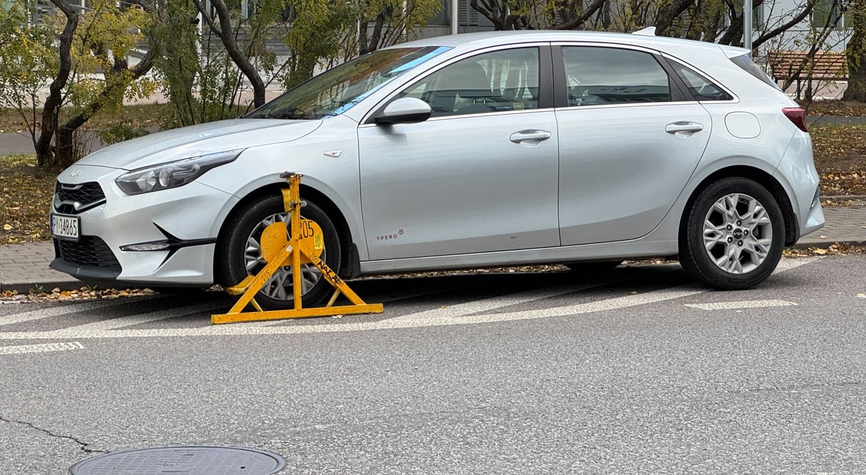 Nie odpuszczają w święta. Nie parkuj za B-38. Lecą mandaty