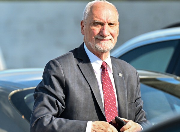Antoni Macierewicz powinien stracić prawo jazdy. Policja wszczęła postępowanie
