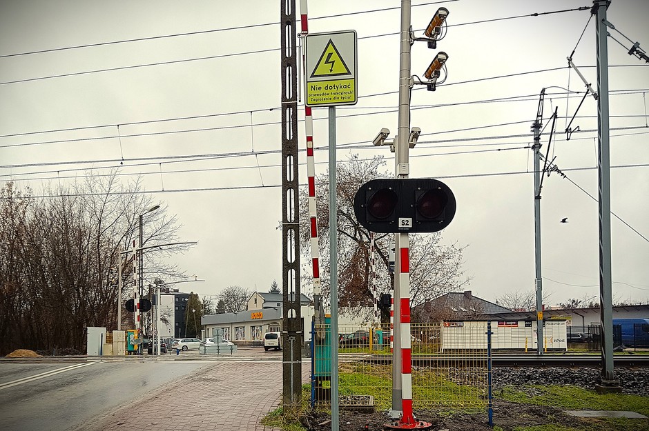 System Red Light na przejeździe kolejowo-drogowym w Radomsku