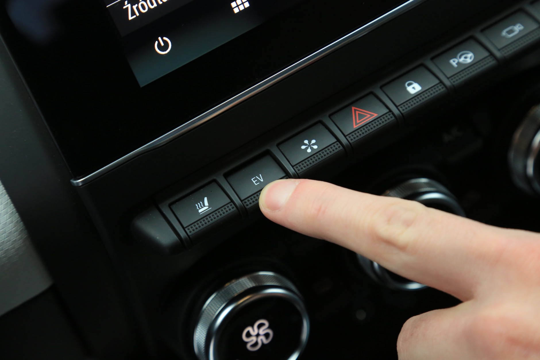 Ford Fiesta 1.0 EcoBoost Hybrid vs. Renault Clio E-Tech