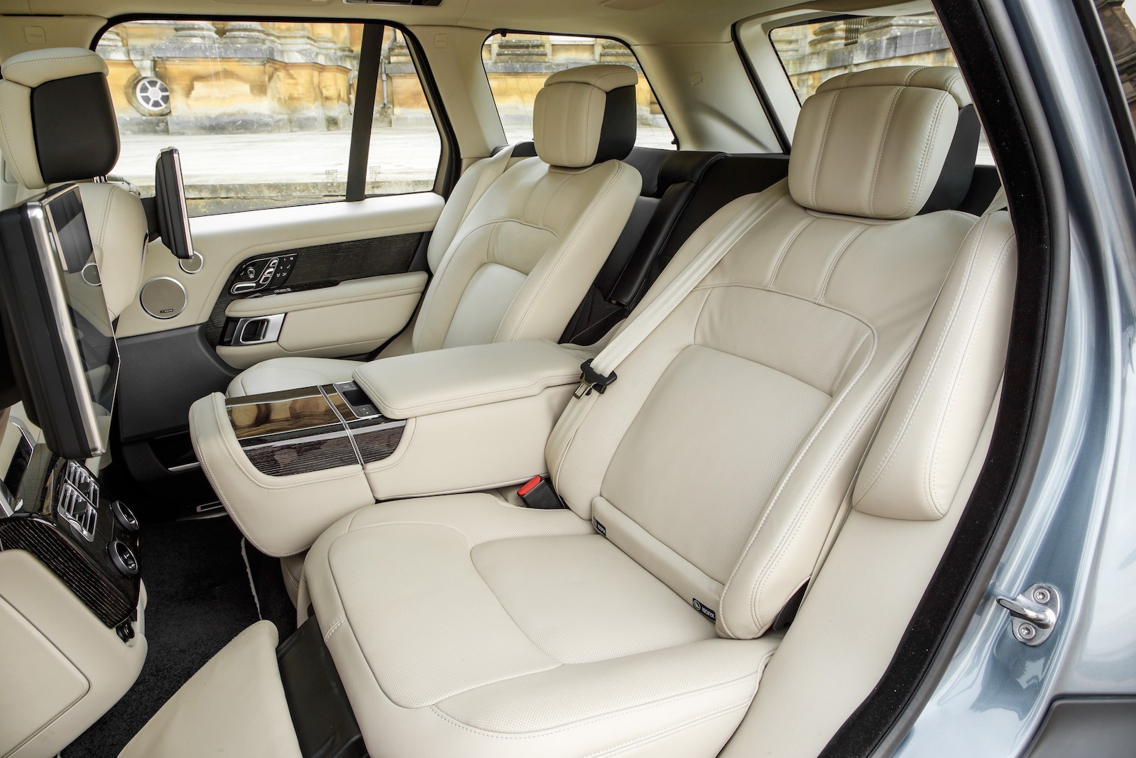 Range Rover P400e
