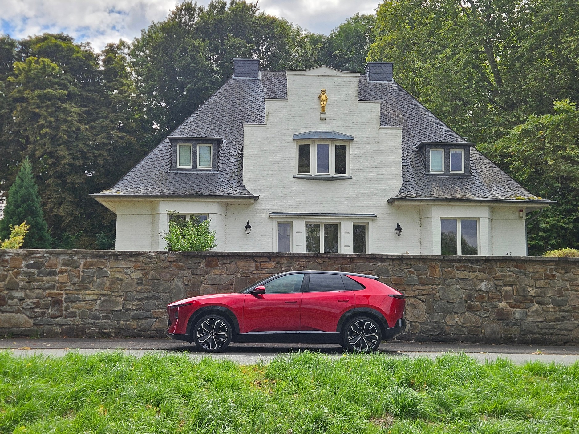Mazda CX-6e 