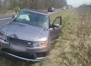 Uciekali skradzionym Range Roverem. Policjanci ruszyli w pościg. Padły strzały [WIDEO]