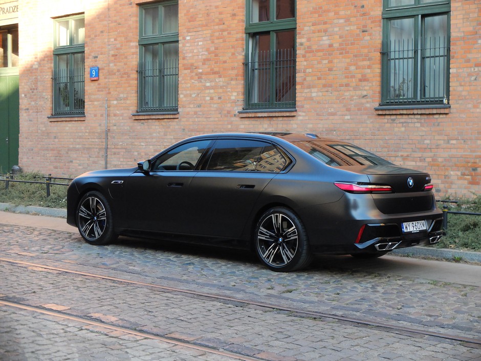 BMW M760e xDrive