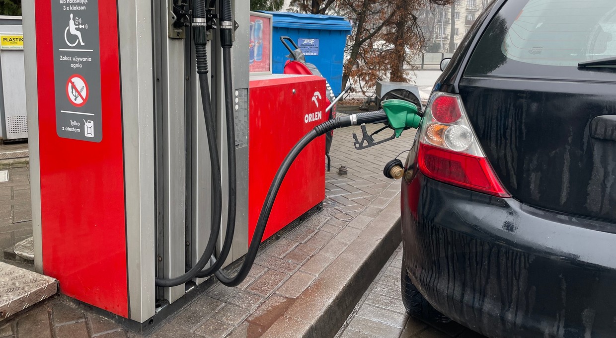 To ostatnie dni takich cen paliw. Lepiej zatankuj pod korek, wracając z majówki