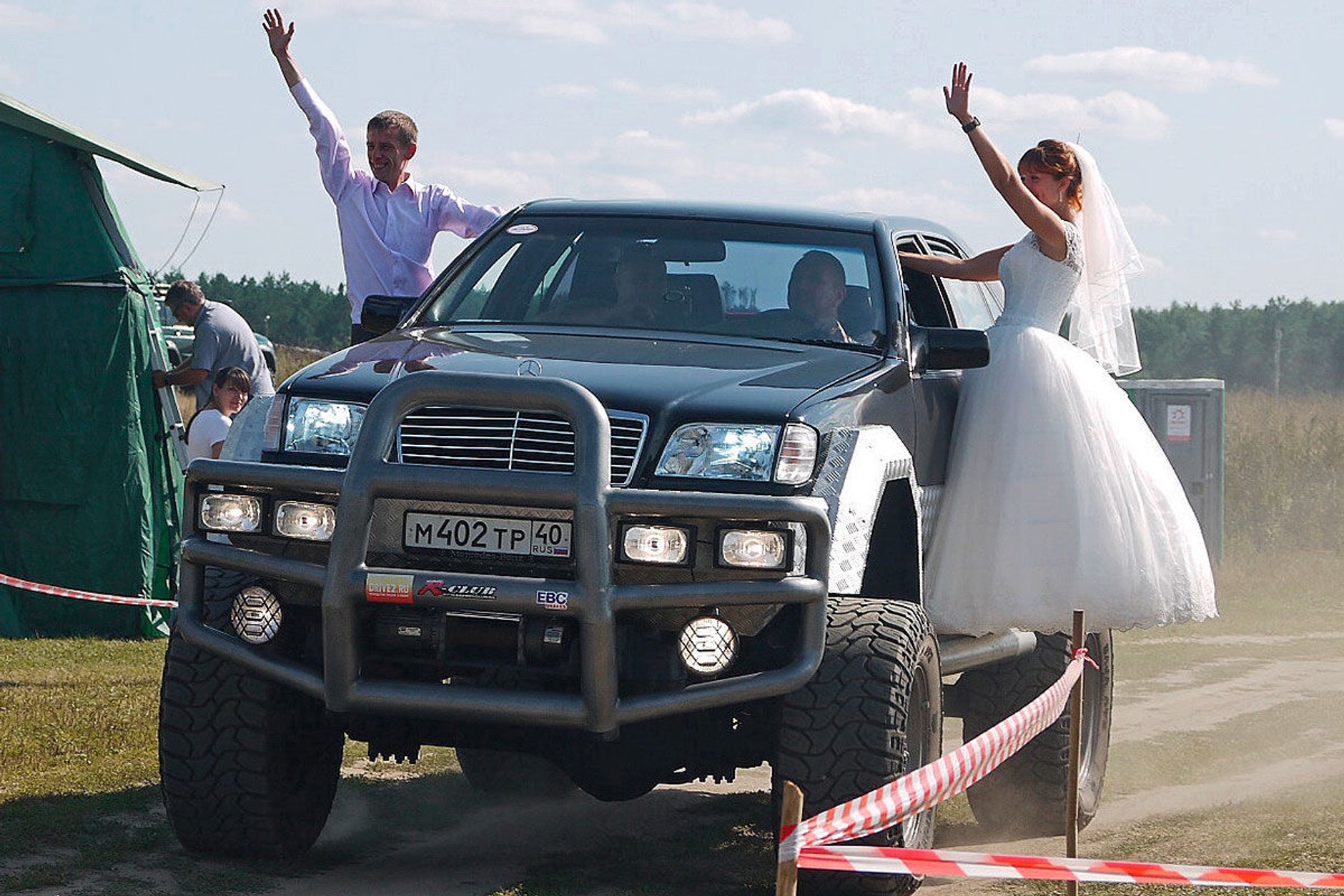 Rosyjski pojazd ma bazie Mercedesa klasy S W140 i GAZ-a 66