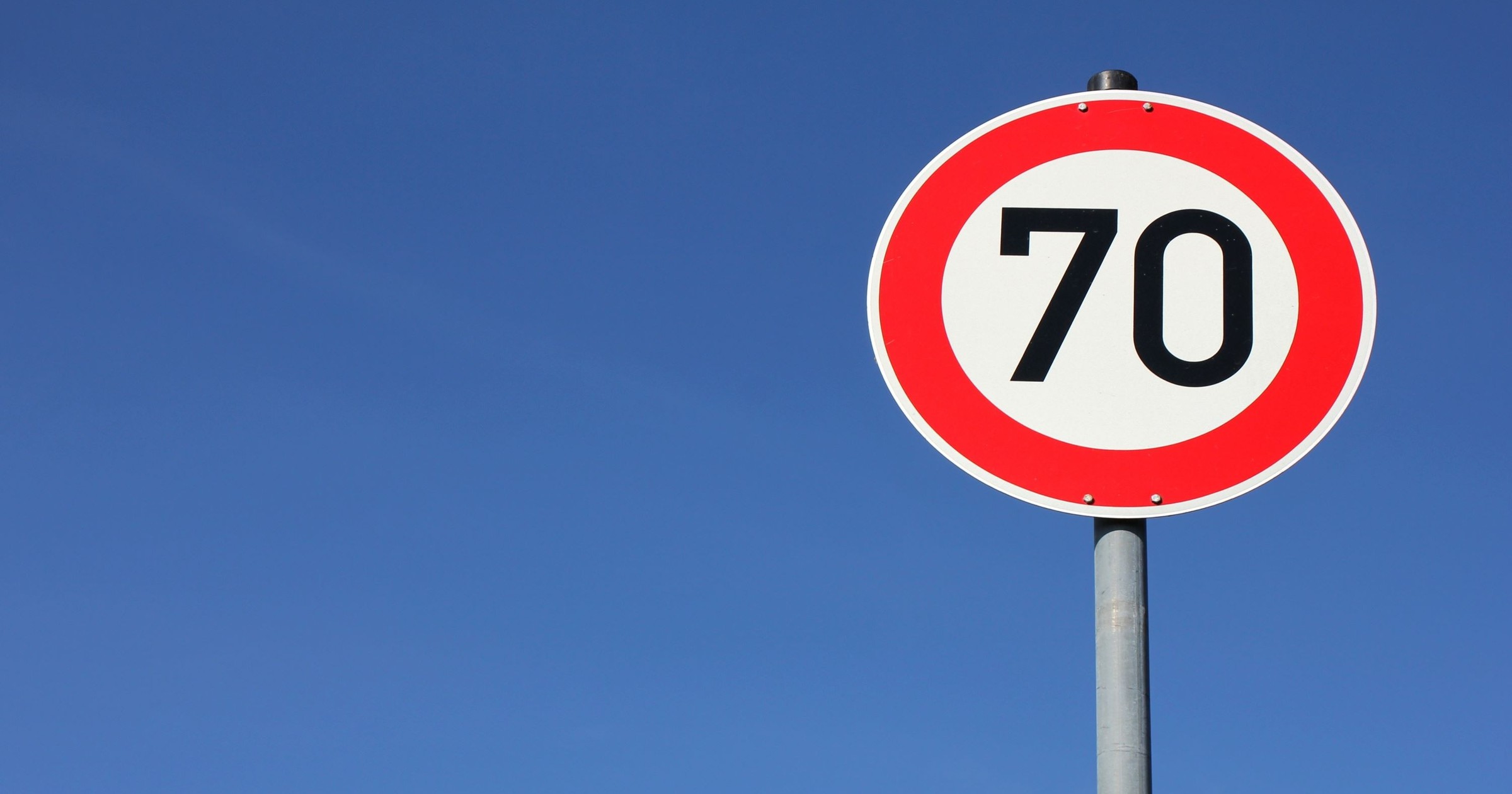 Znak ograniczenia prędkości do 70 km/godz. (zdjęcie ilustracyjne)
