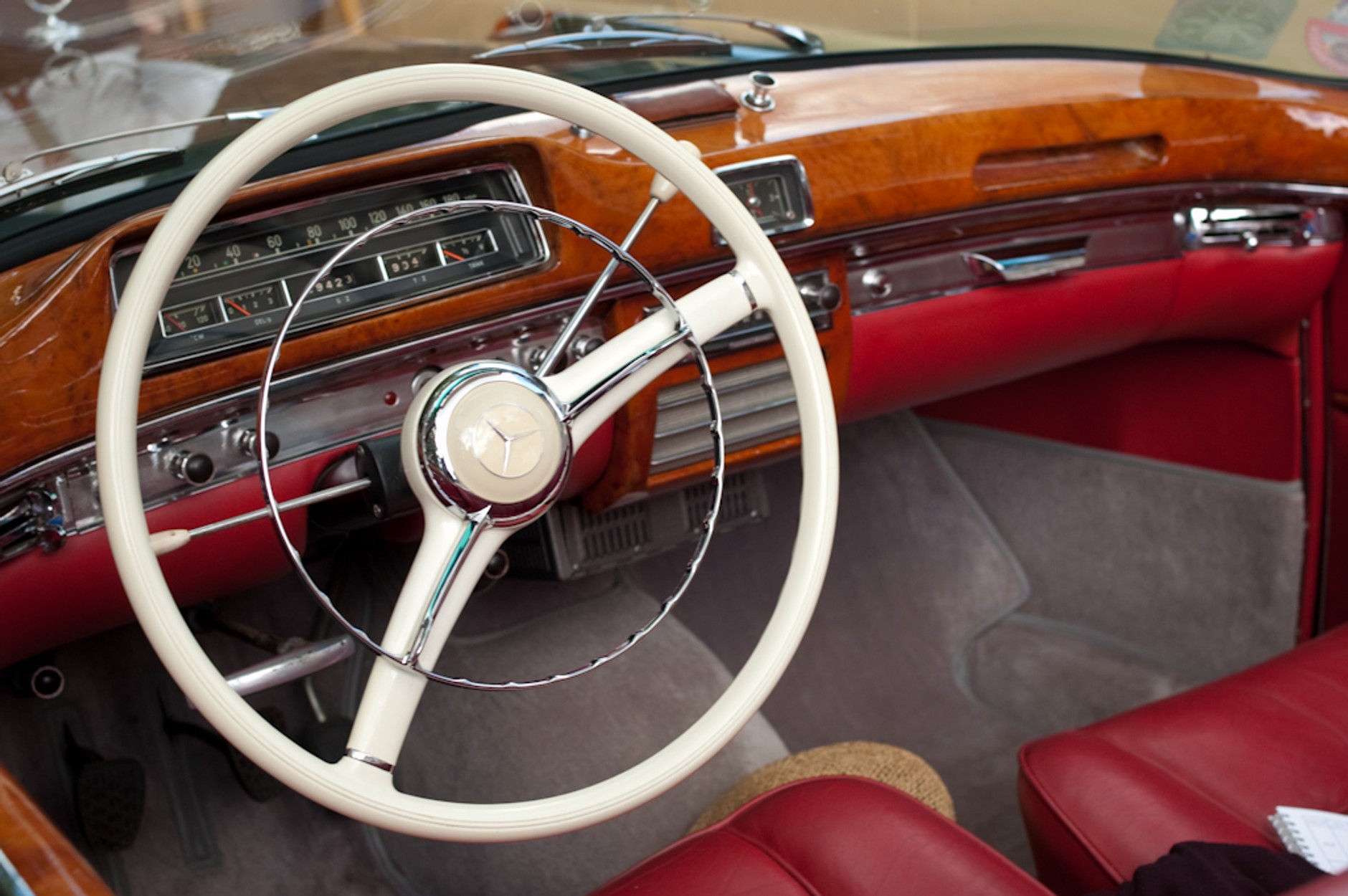 Klasyczne Mercedesy w Wilanowie