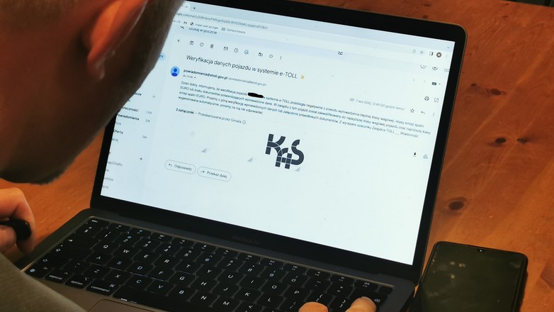 Urzędowych mejli z systemu e-Toll właściciele aut nie powinni ignorować. Konsekwencje mogą być poważne