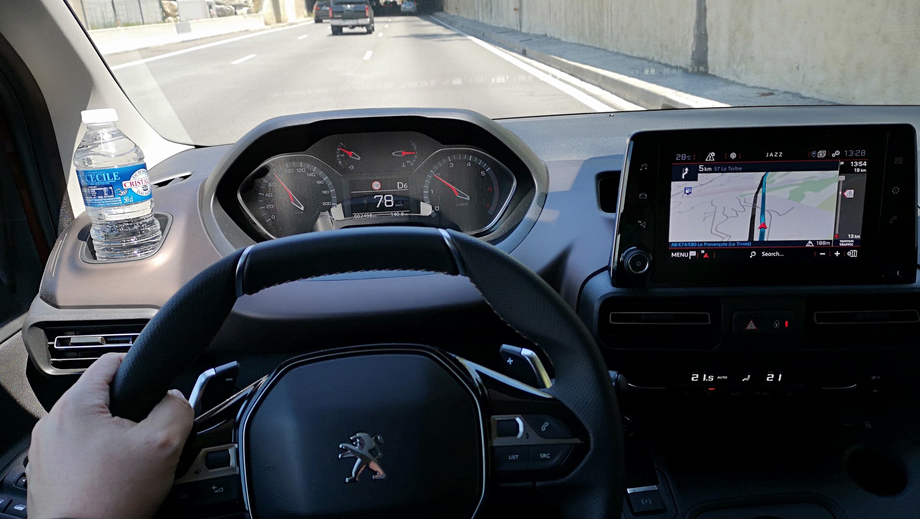 Peugeot Rifter - system multimedialny znamy z innych osobowych modeli Peugeota