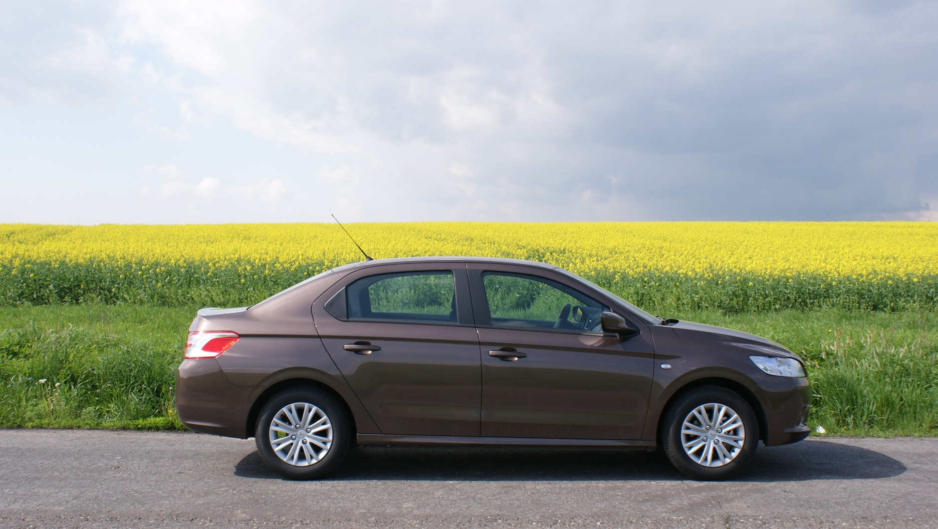 Peugeot 301 ma prostą i elegancką sylwetkę