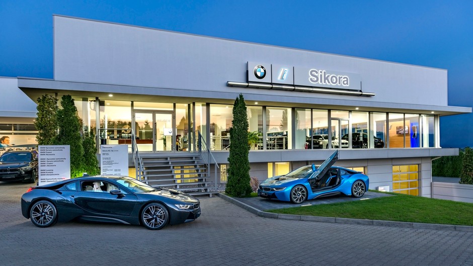 Salon Samochodów Eletrycznych BMW i