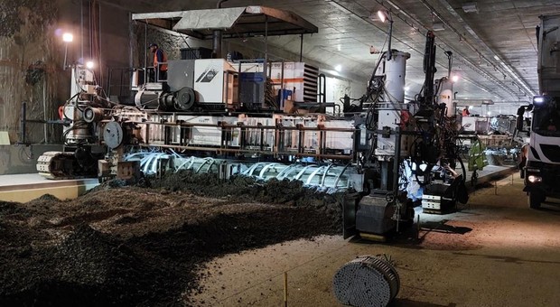 W tunelu na obwodnicy Krakowa wylano beton. Nietypowe rozwiązanie drogowców