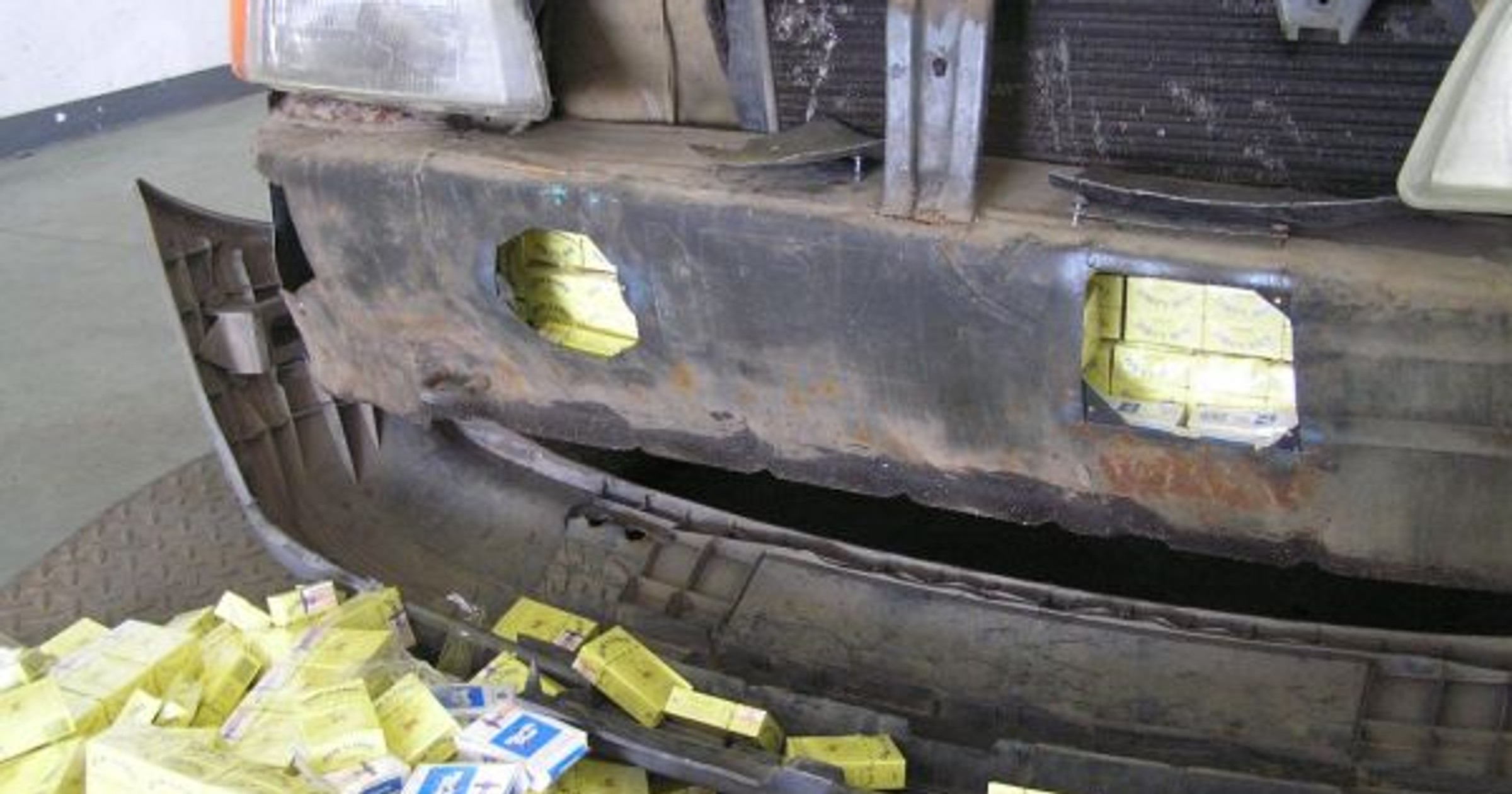 Papierosy przemycane w zderzaku