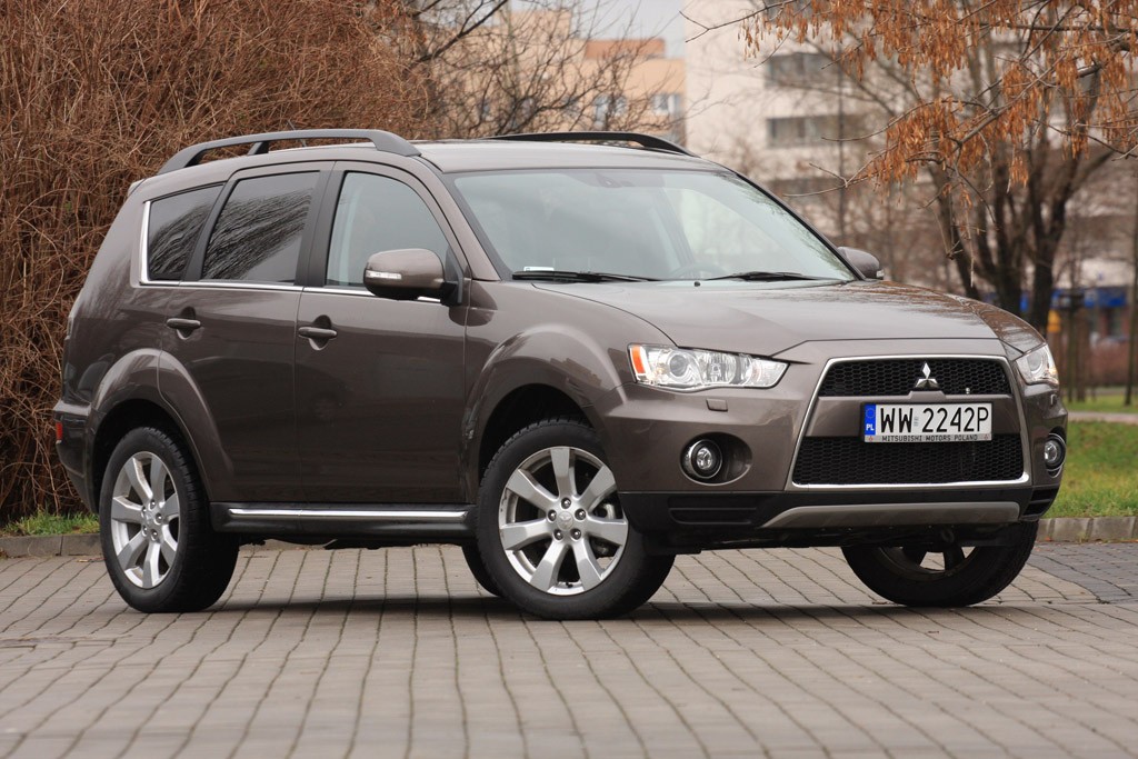 Mitsubishi Outlander CVT: czy to wersja dla mieszczuchów?