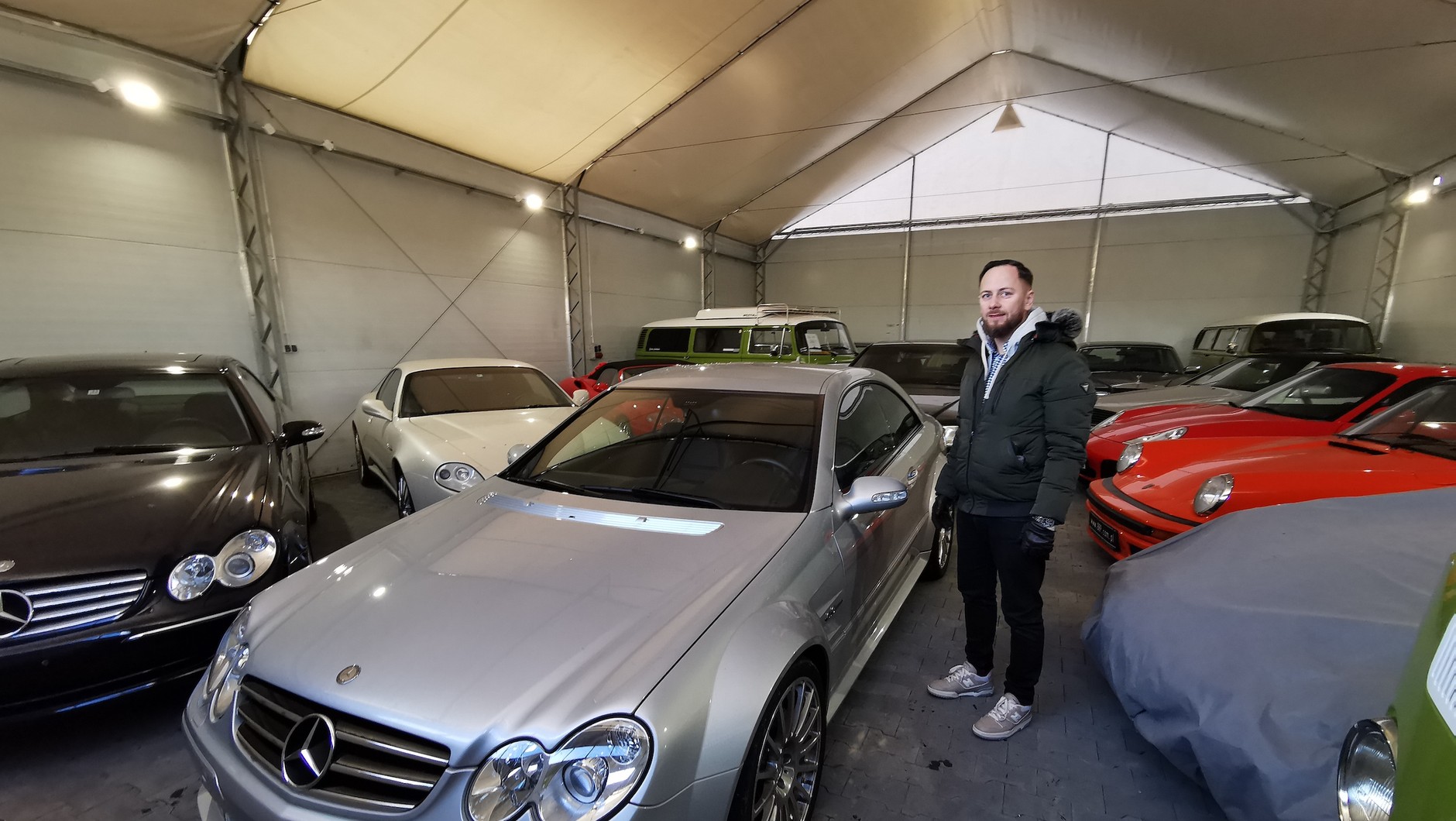 Mariusz Goźliński przy Mercedesie CLK 63 AMG Black Series