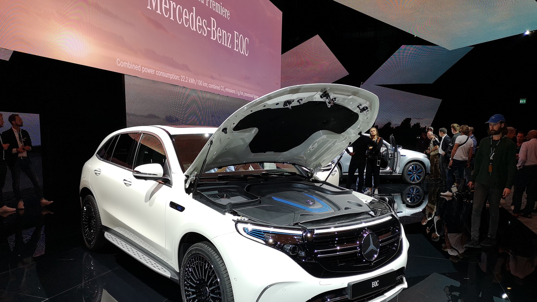 Mercedes EQC - pierwsze egzemplarze pokazane w Sztokholmie jeszcze bez numeru VIN