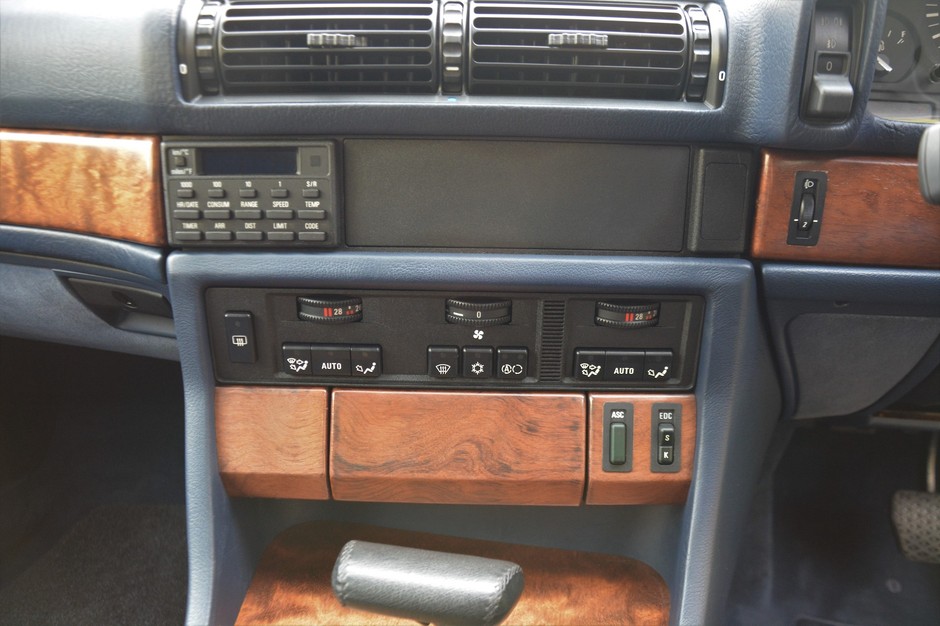 BMW 740i E32