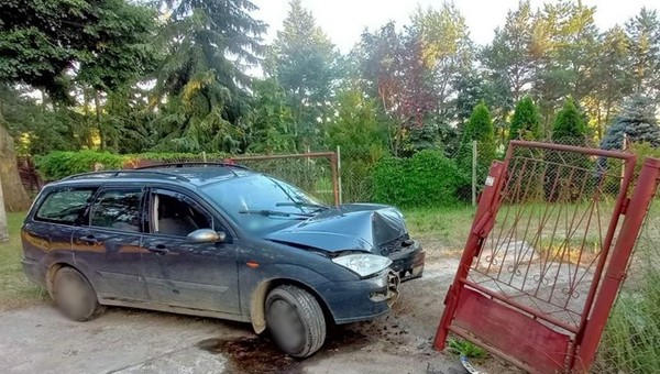 Jednego zatrzymała brama, a drugiego ludzie. Wyszkowska policja miała co robić