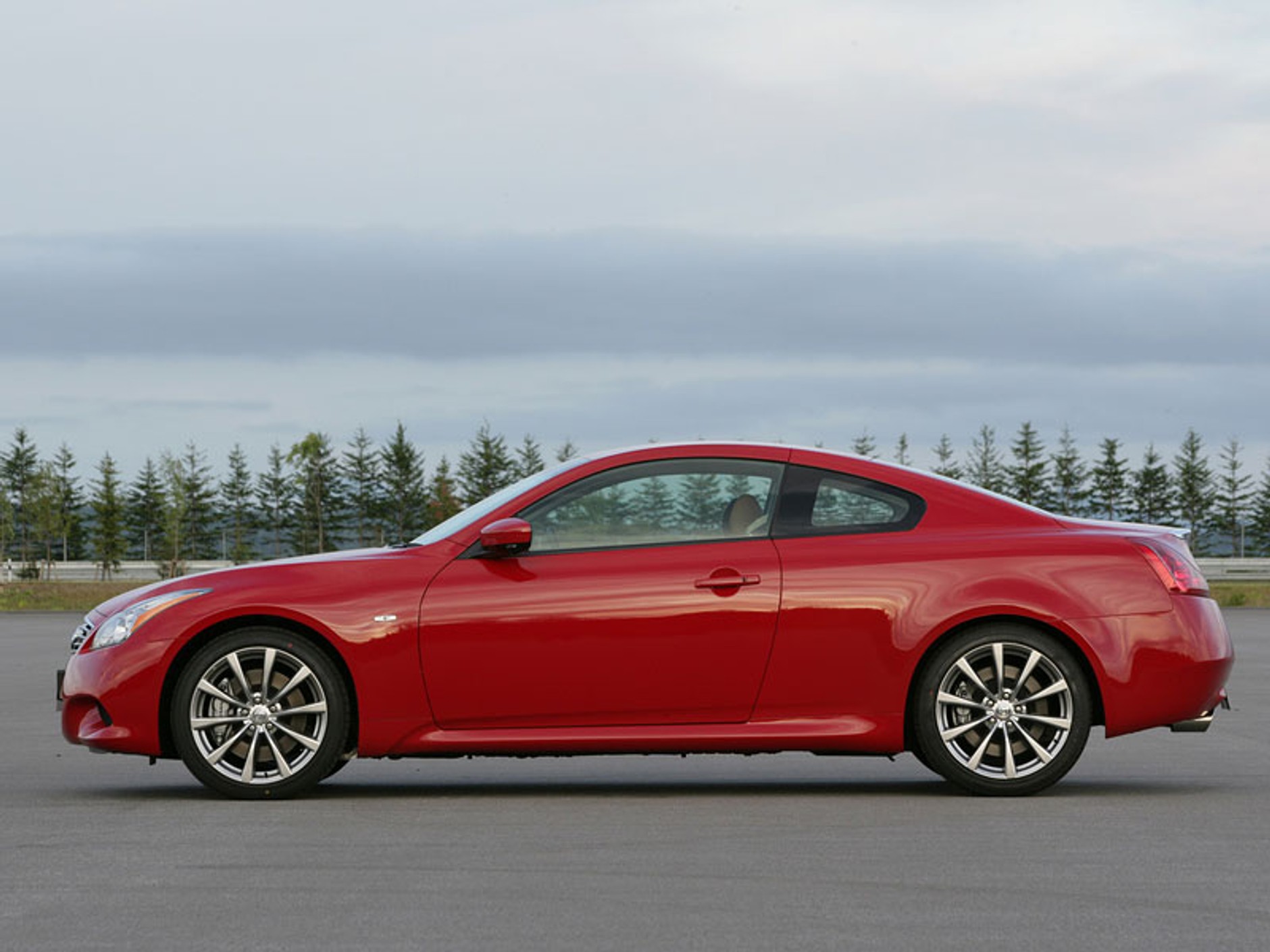 Nissan Skyline wchodzi na japoński rynek