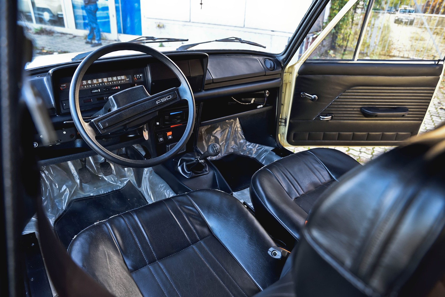 Ten Duży Fiat jest nowy, choć ma 35 lat.  FSO 125p wystawiony na aukcji.