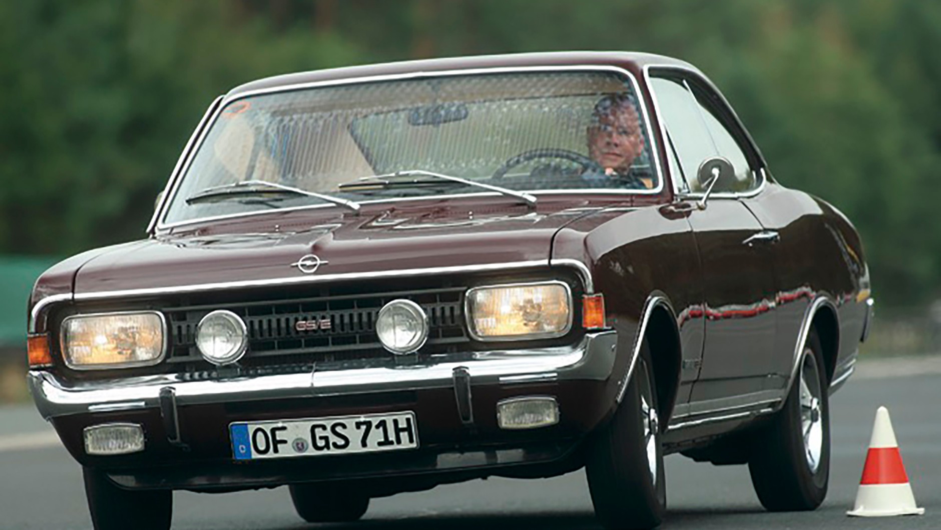 Commodore może się nawet nazywać GS/E, ale z charakteru to jednak bardziej gran turismo