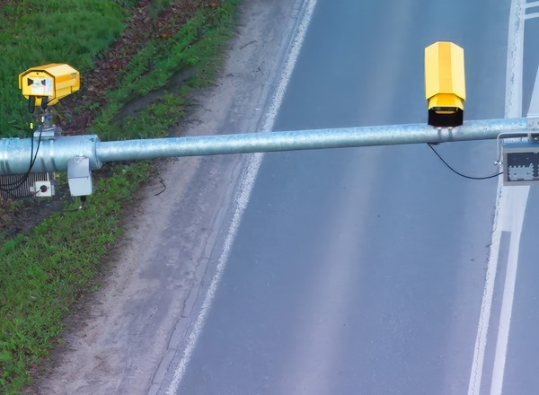 Nowe systemy pomiaru prędkości na kluczowej polskiej autostradzie. Kierowcy będą musieli zwolnić