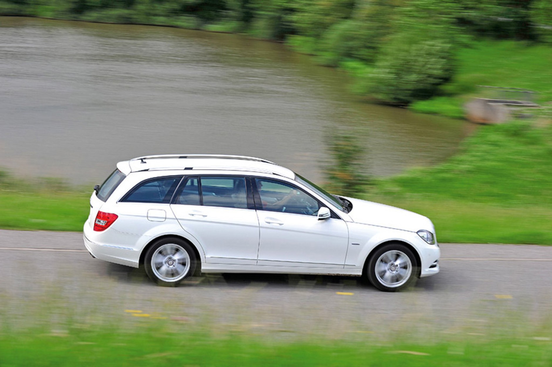 Test asystentów toru jazdy: sprawdziliśmy, który najlepiej utrzyma kurs