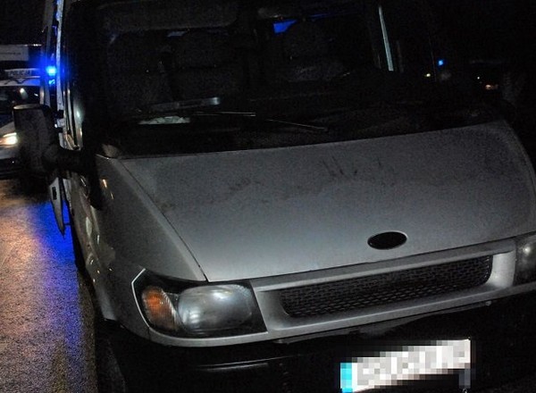 Policjanci zatrzymali kierowcę vana. W środku znaleźli aż 10 zbiorników