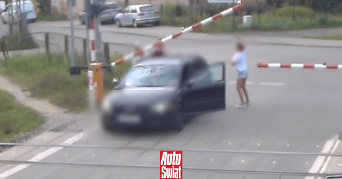 Z dziećmi wjechała na przejazd na czerwonym świetle. Sytuację uratowała 17-latka [WIDEO]