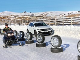 Mamy wyniki testu opon całorocznych do SUV-ów. Niektóre na śniegu wypadają lepiej niż zimówki