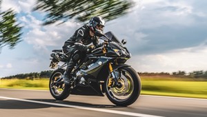 Surowy wyrok dla motocyklisty w Norwegii. 56 wykroczeń i prawie 300 km/h!