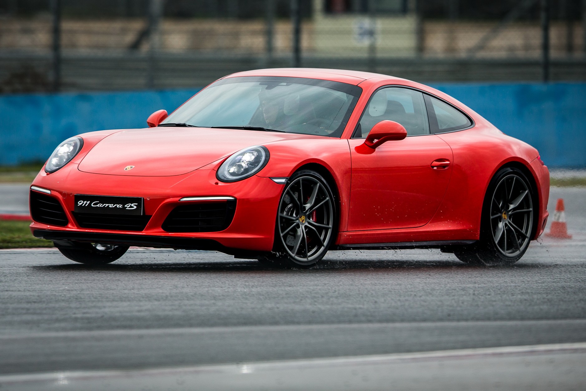 Porsche Carrera S i Turbo S na torze Istanbul Park