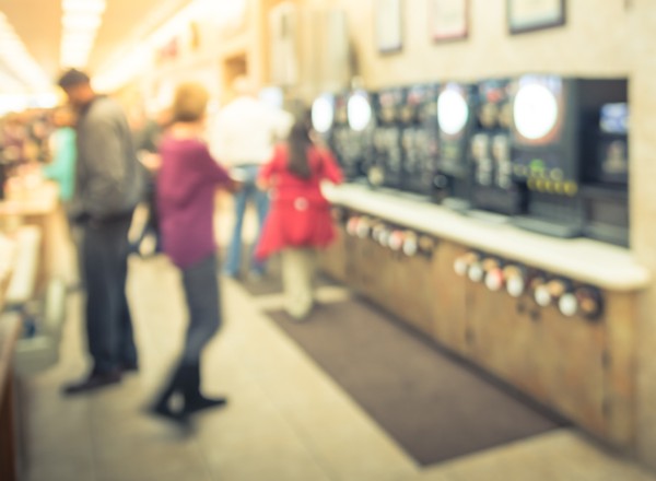Co sprzedają polskie stacje paliw? Dominuje jeden rodzaj produktów [RAPORT]