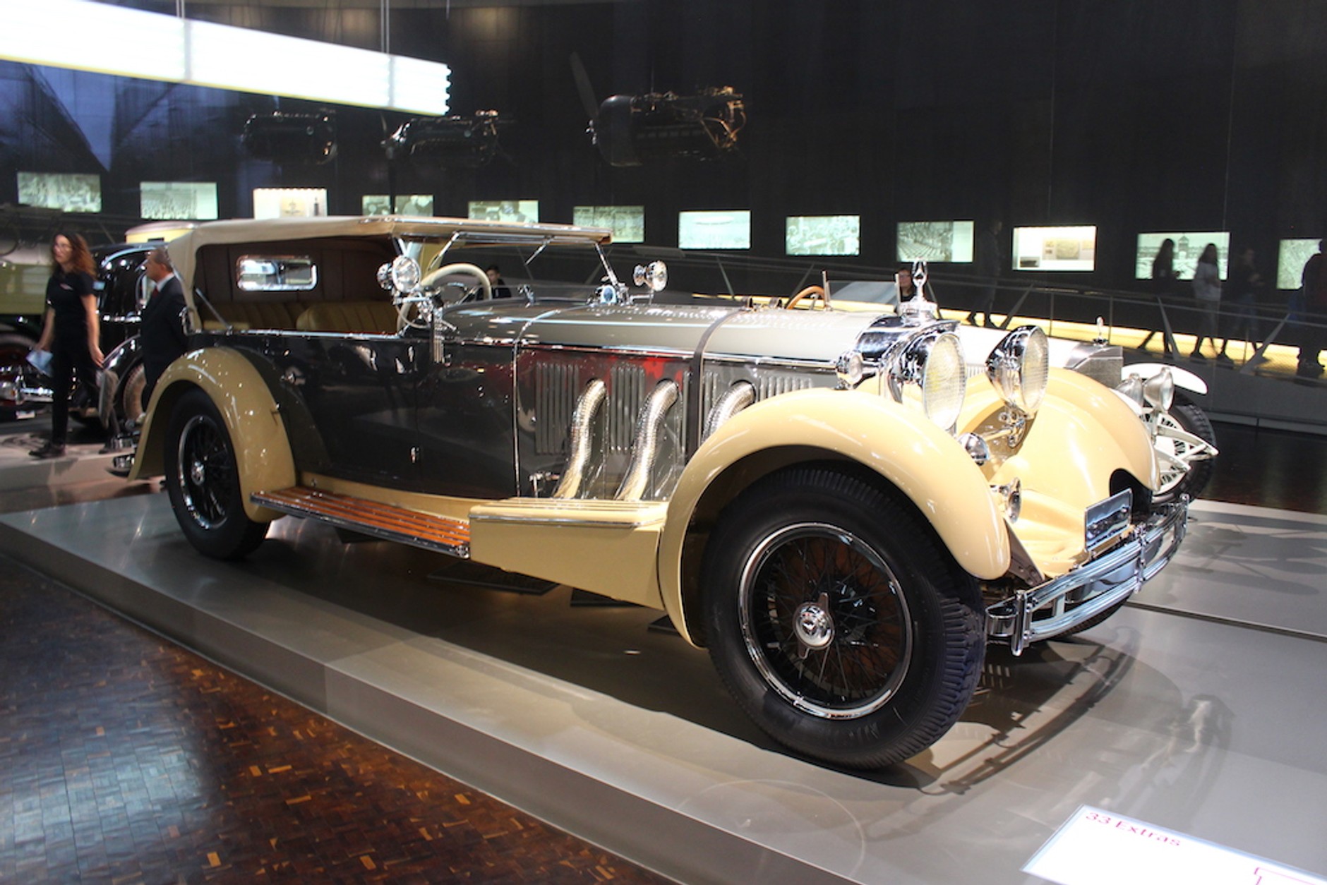 Muzeum Mercedesa w Stuttgarcie