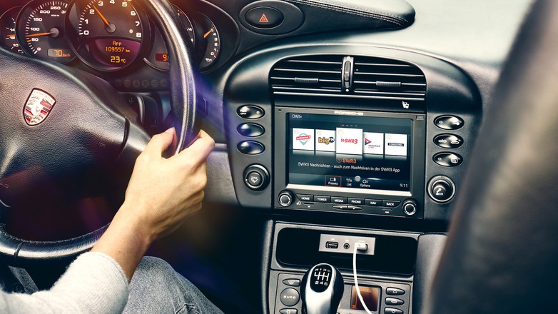 Porsche stworzyło nowoczesne multimedia dla swoich youngtimerów