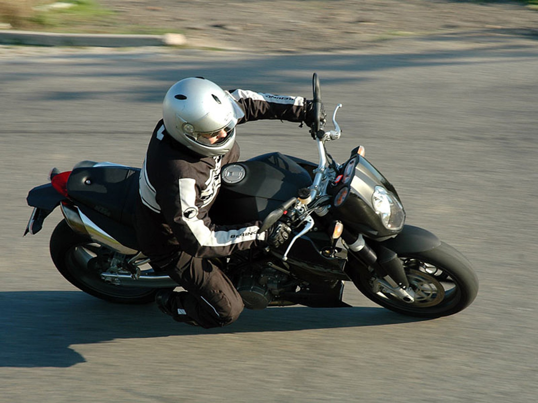 KTM 990 SuperDuke vs. Yamaha FZ1 (test porównawczy)