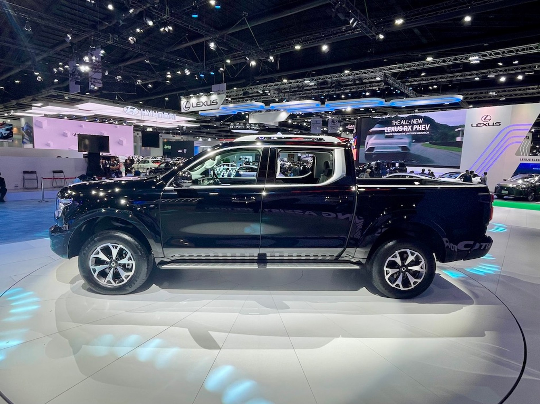 Salon w Bangkoku – samochody chińskie