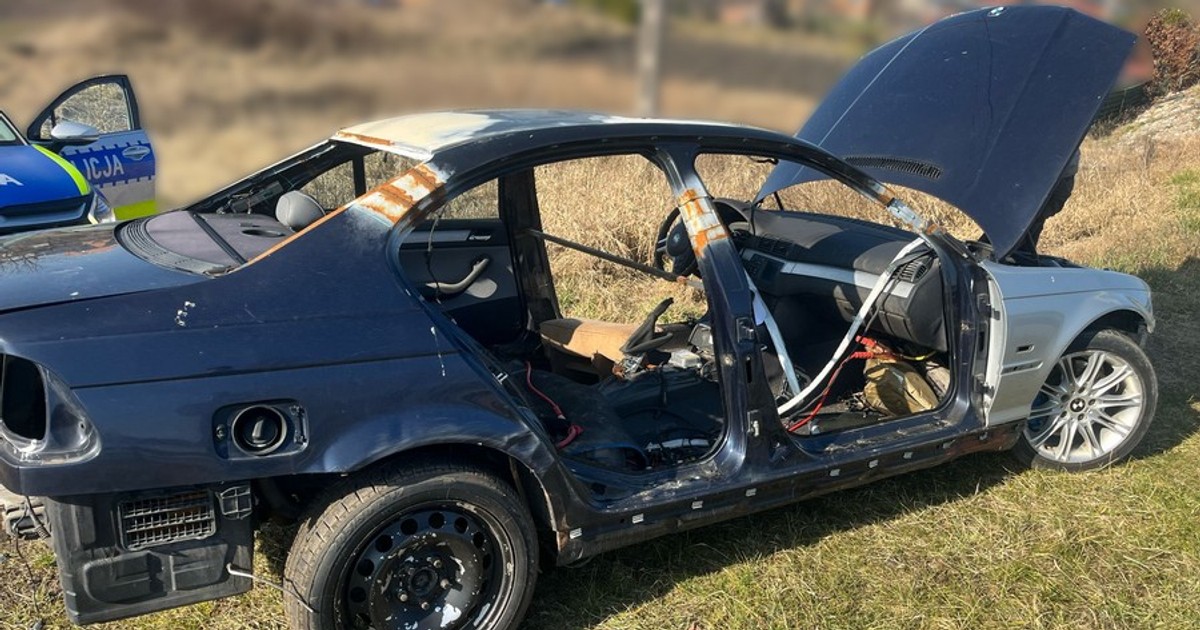 Testował auto po naprawie. BMW nie miało zderzaków, drzwi, szyb, a nawet foteli